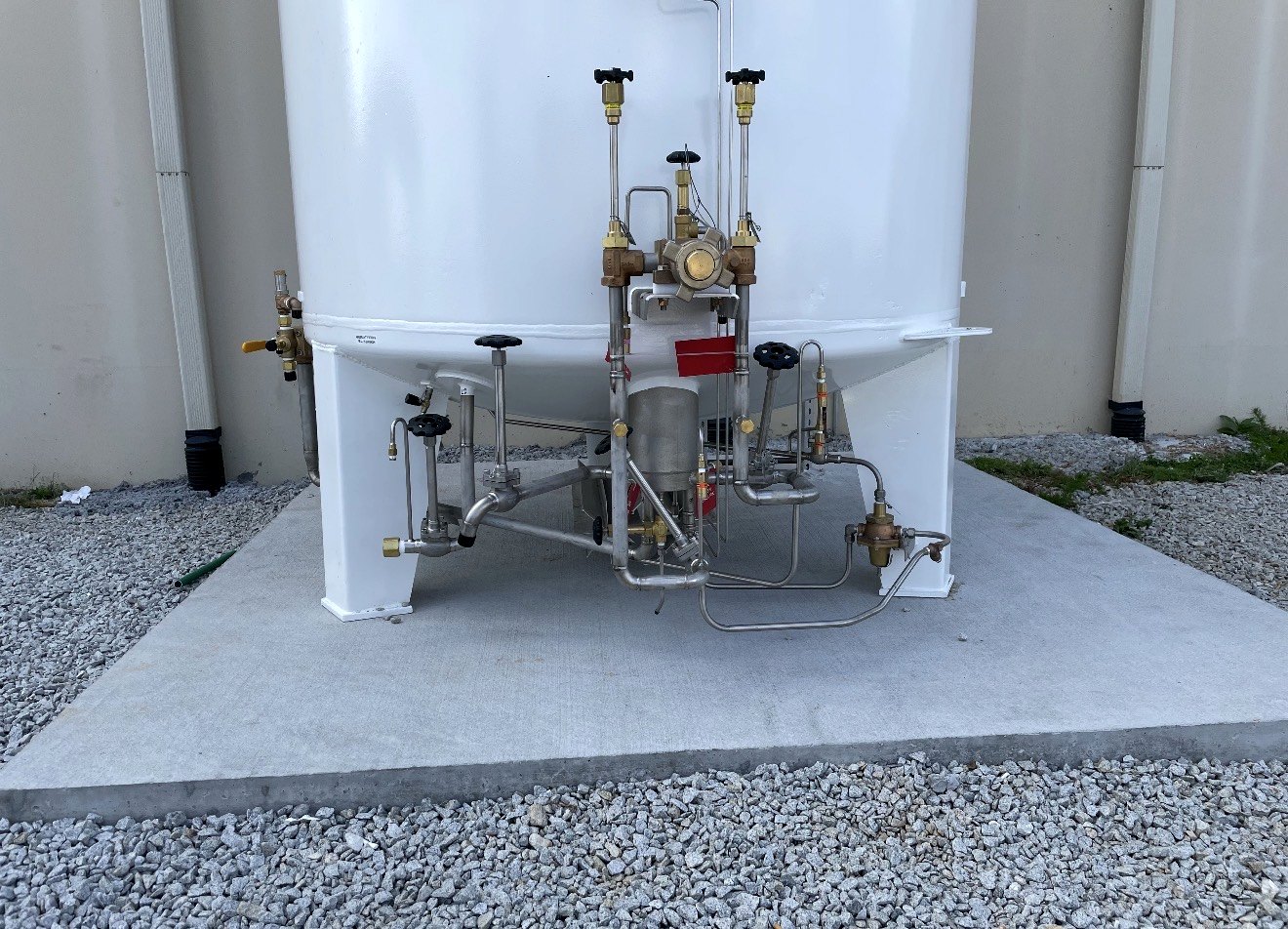 Cryogenic vessel process piping system installation